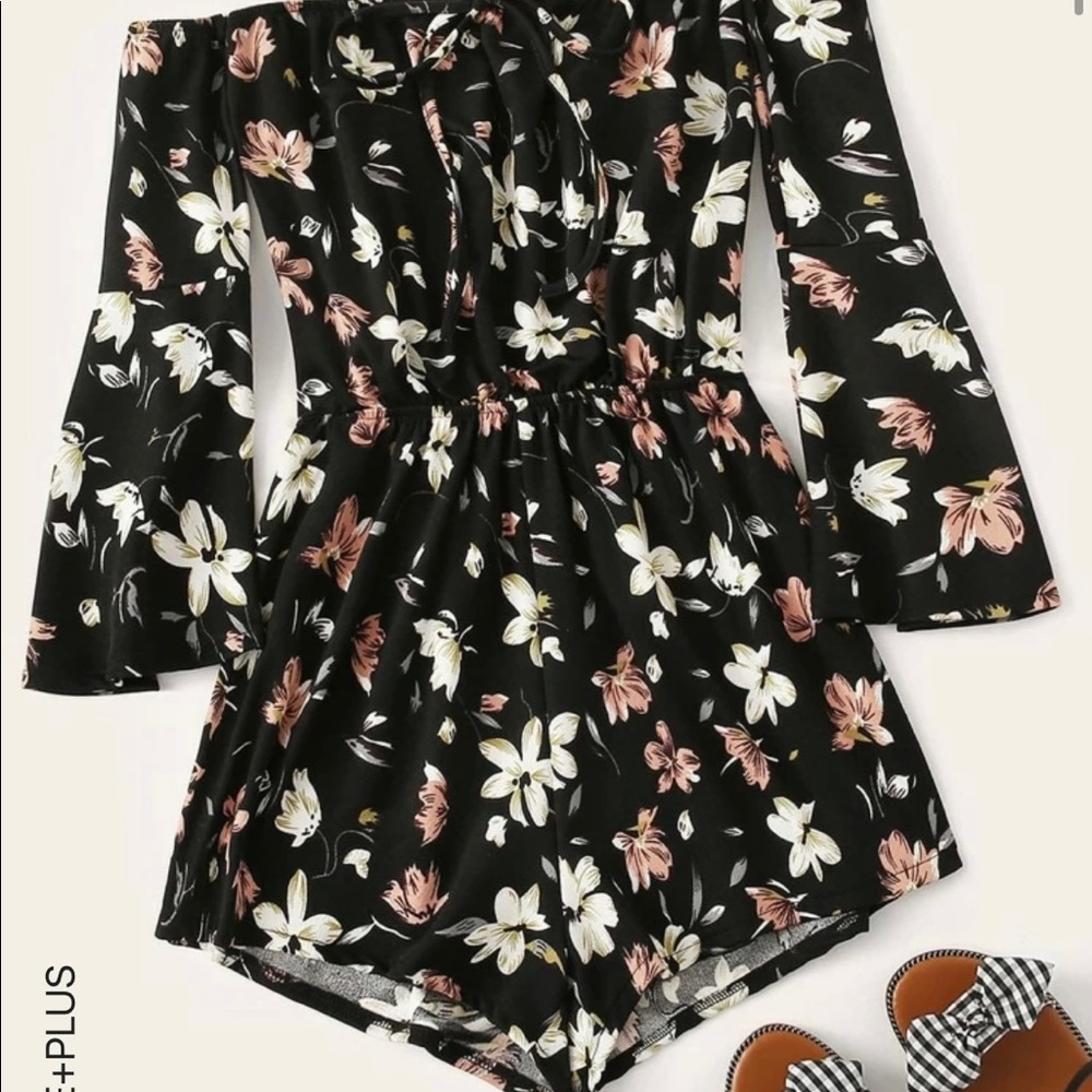 SHEIN Floral Front Tie Romper